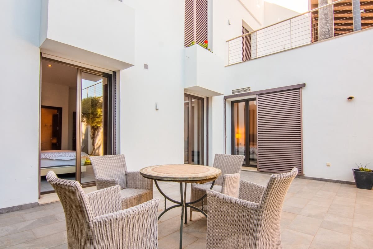 6 bedroom Villa for sale in Marbella with pool garage - € 1,860,000 (Ref: 9448259)