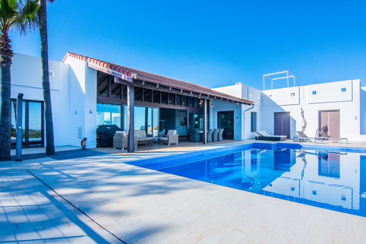 6 bedroom Villa for sale in Marbella with pool garage - € 1,860,000 (Ref: 9448259)