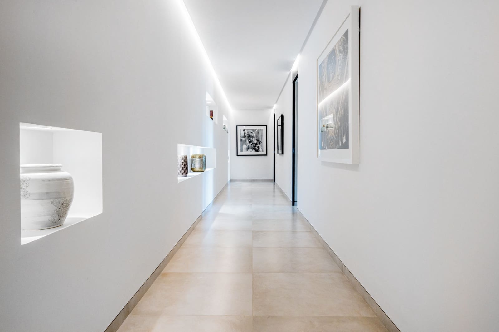 5 bedroom Villa for sale in Marbella with pool garage - € 6,750,000 (Ref: 9448277)