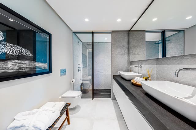 5 bedroom Villa for sale in Marbella with pool garage - € 6,750,000 (Ref: 9448277)