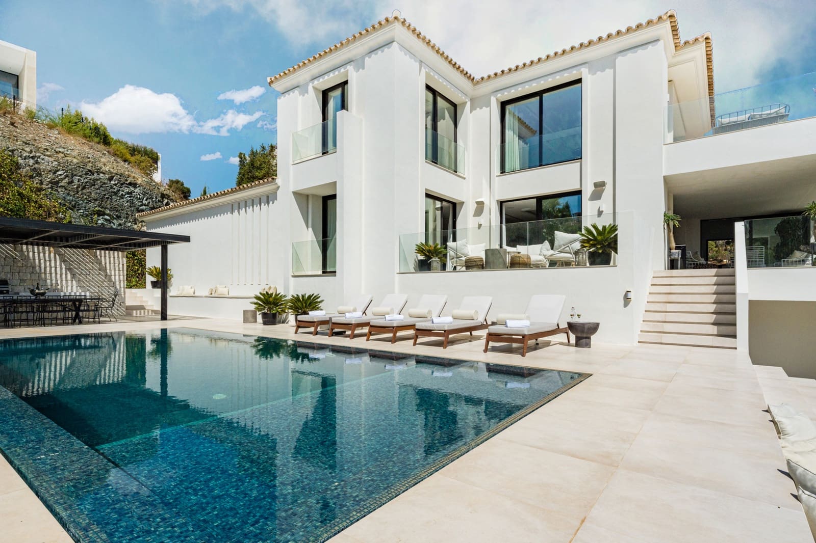5 bedroom Villa for sale in Marbella with pool garage - € 6,750,000 (Ref: 9448277)