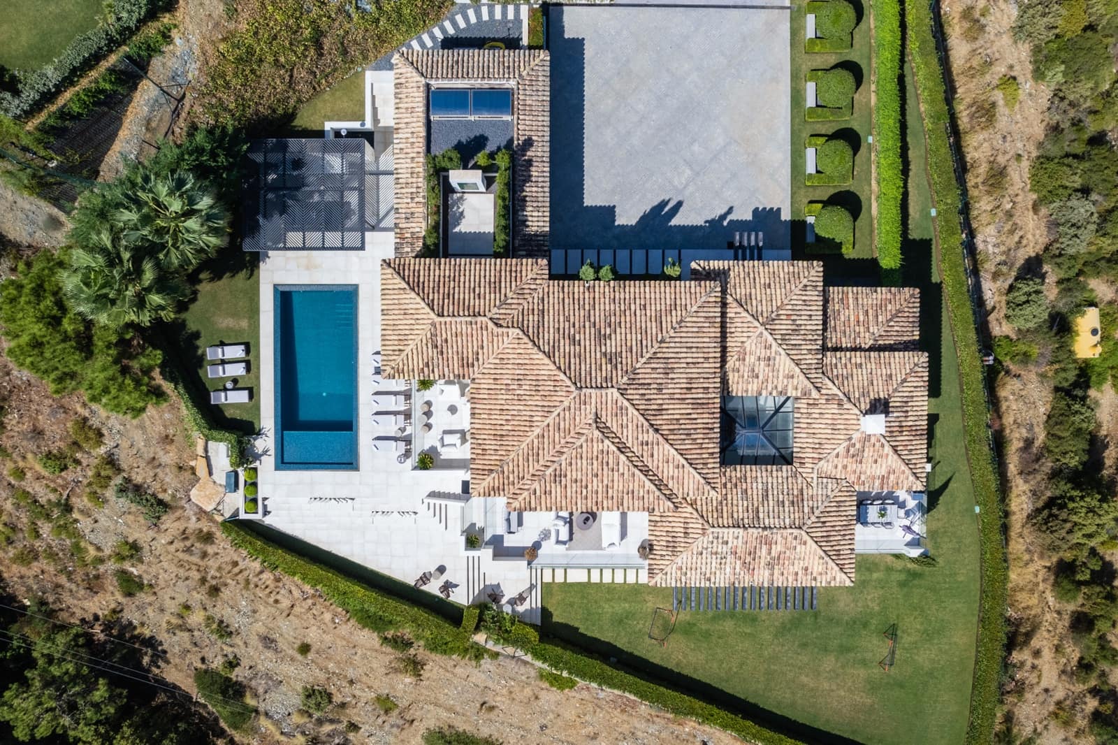 5 bedroom Villa for sale in Marbella with pool garage - € 6,750,000 (Ref: 9448277)