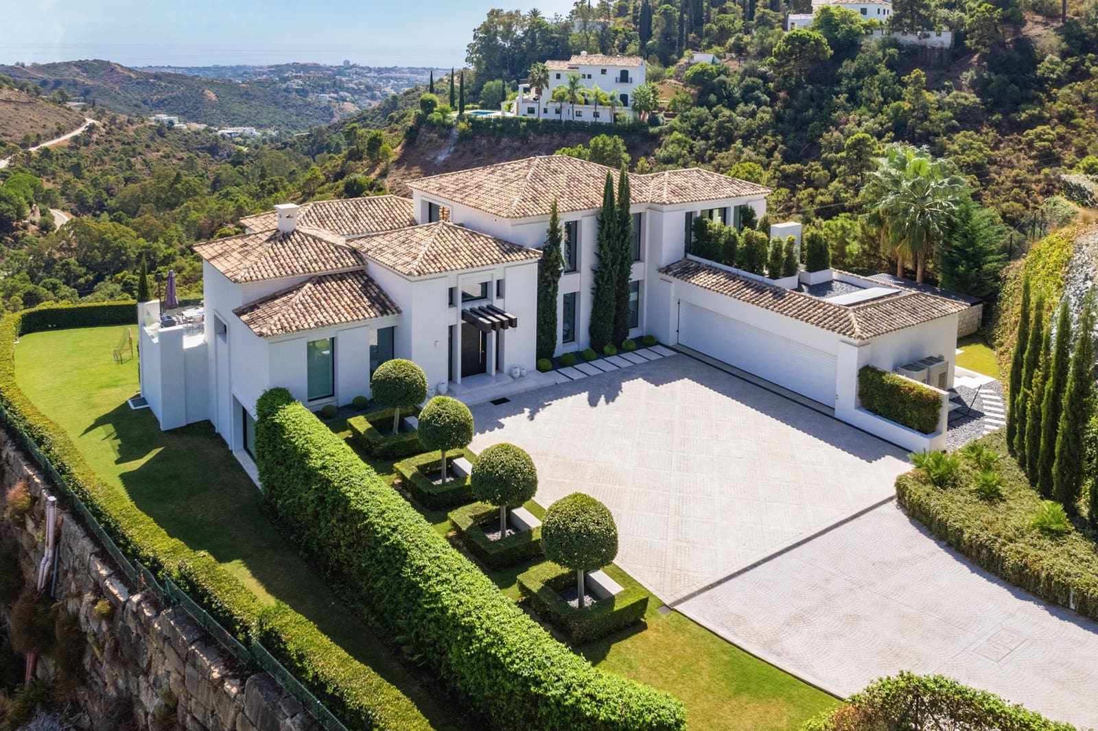 5 bedroom Villa for sale in Marbella with pool garage - € 6,750,000 (Ref: 9448277)