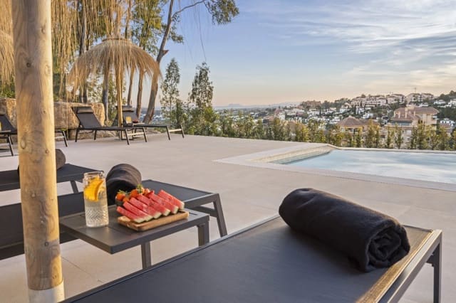 5 sypialnia Willa na sprzedaż w Marbella z basenem garażem - 2 495 000 € (Ref: 9448281)