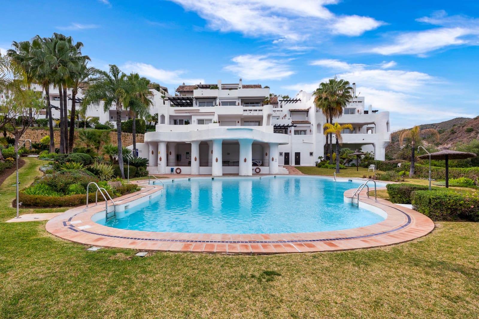 Apartamento de 3 habitaciones en Marbella en venta con piscina garaje - 699.000 € (Ref: 9448286)