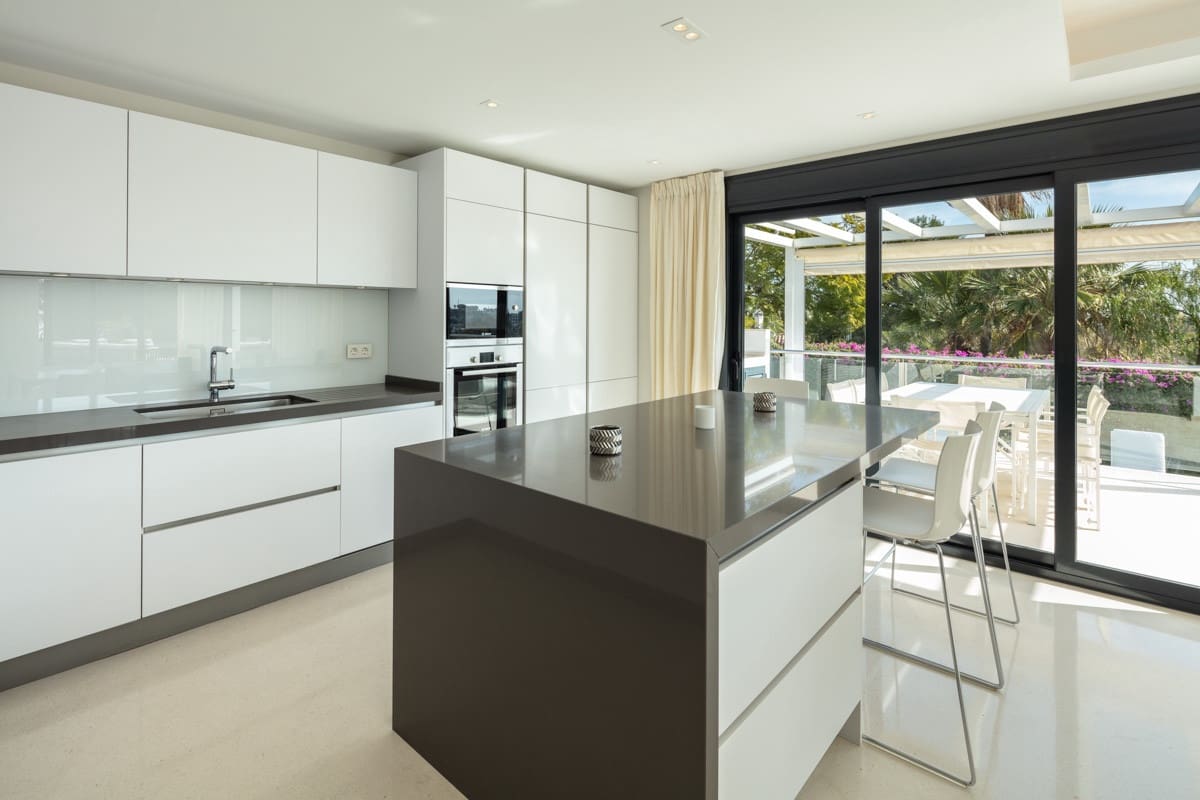 5 sypialnia Willa na sprzedaż w Marbella z basenem garażem - 3 295 000 € (Ref: 9448289)