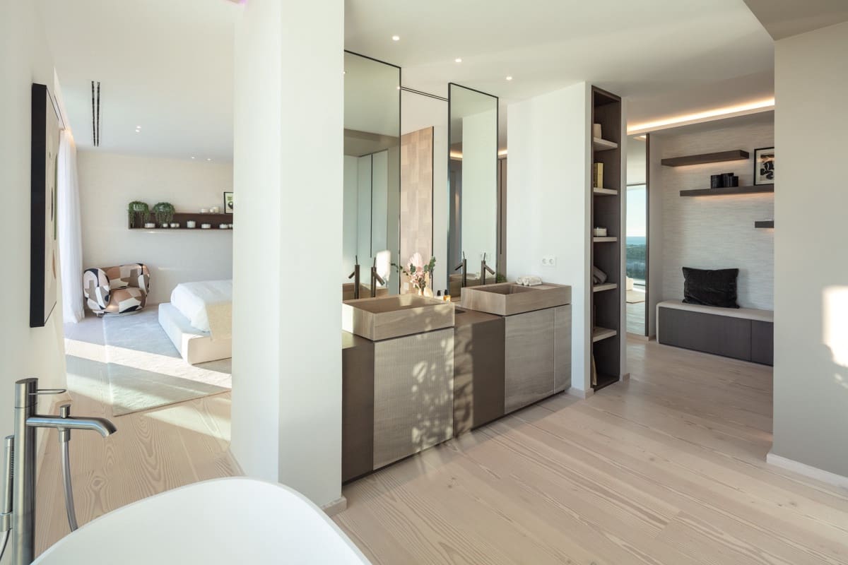 5 bedroom Villa for sale in Marbella with pool garage - € 8,950,000 (Ref: 9448297)