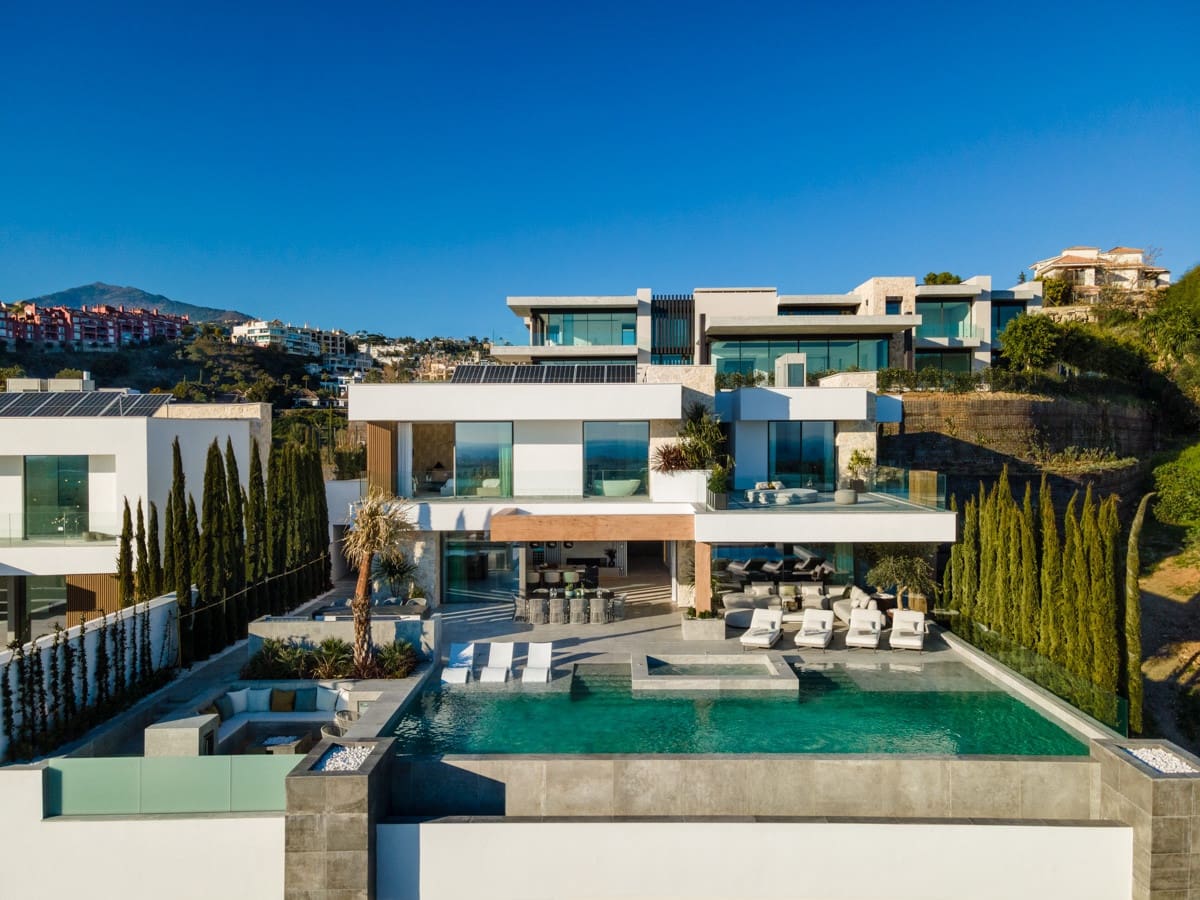 5 bedroom Villa for sale in Marbella with pool garage - € 8,950,000 (Ref: 9448297)