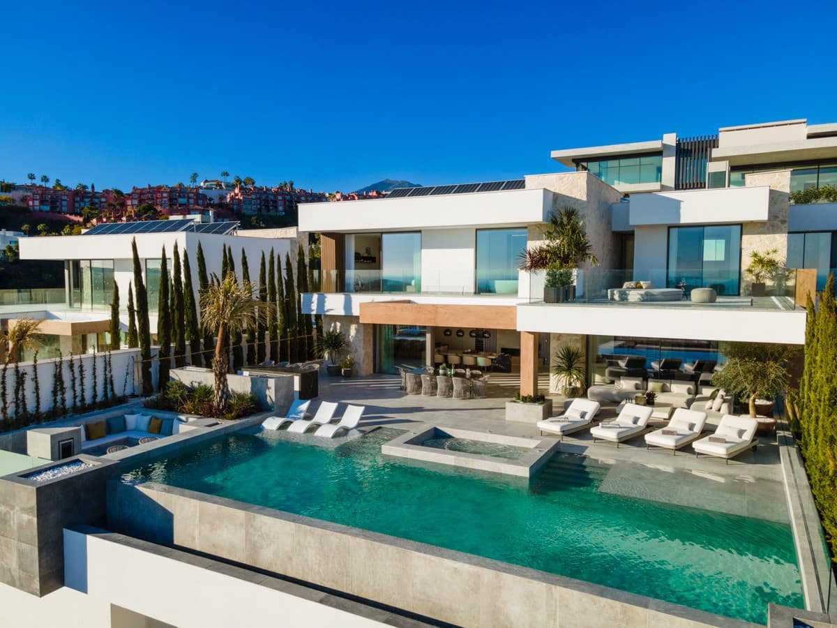 5 bedroom Villa for sale in Marbella with pool garage - € 8,950,000 (Ref: 9448297)