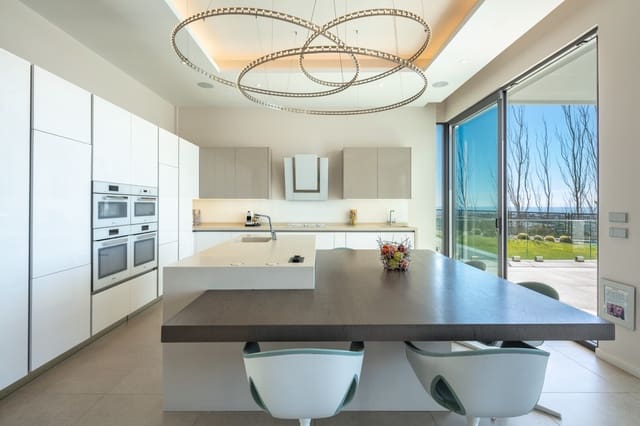 7 sypialnia Willa na sprzedaż w Marbella z basenem garażem - 5 850 000 € (Ref: 9448298)