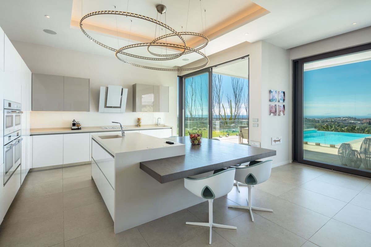 7 sypialnia Willa na sprzedaż w Marbella z basenem garażem - 5 850 000 € (Ref: 9448298)