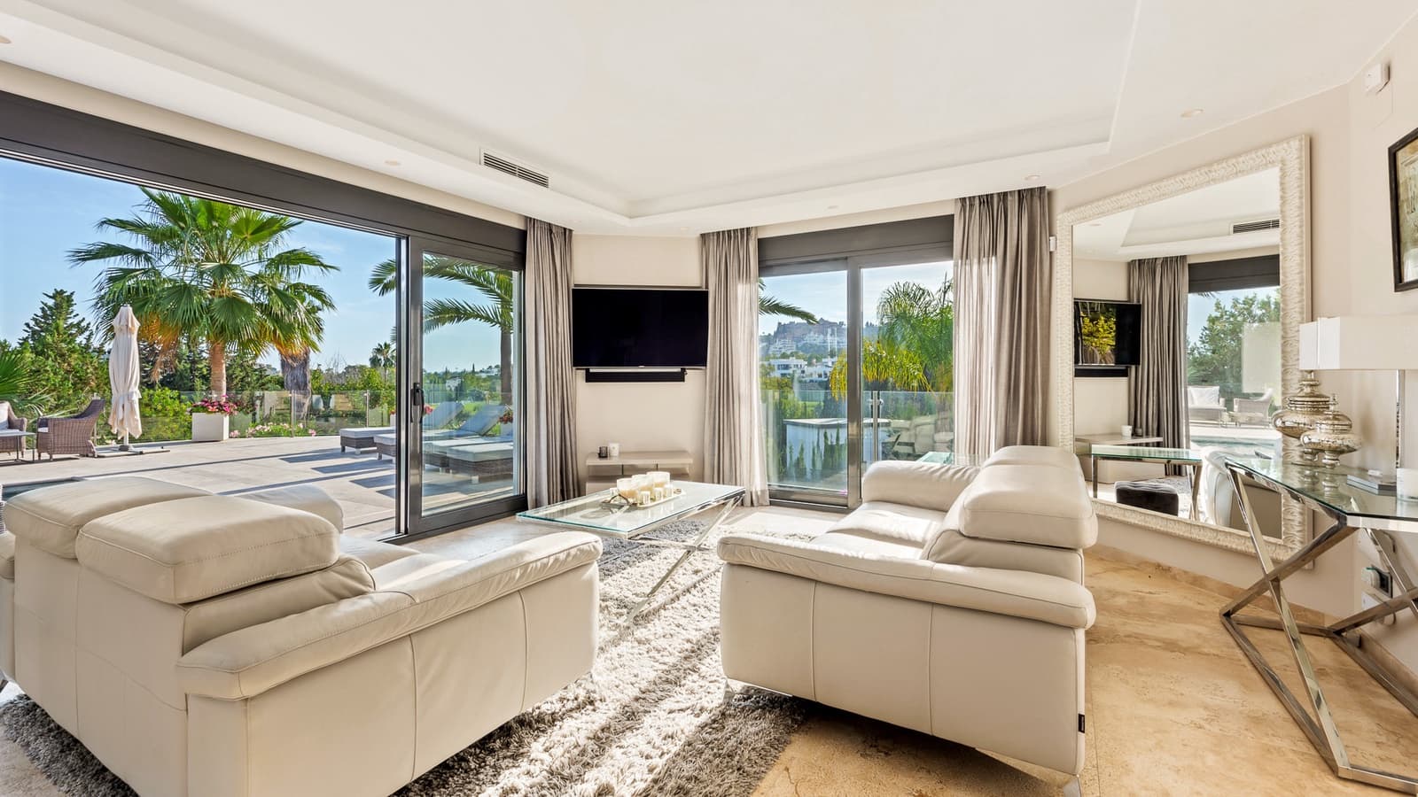 5 makuuhuone Huvila myytävänä paikassa Marbella mukana uima-altaan 
autotalli - 2 850 000 € (Ref: 9448305)