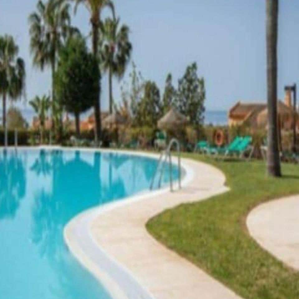 Apartamento de 3 habitaciones en Marbella en venta con piscina garaje - 495.000 € (Ref: 9448308)