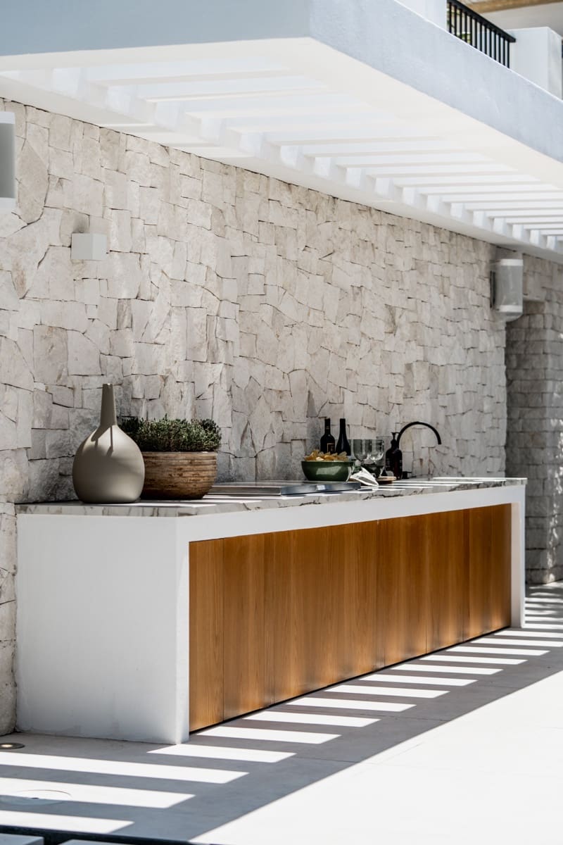 4 bedroom Villa for sale in Marbella with pool garage - € 2,995,000 (Ref: 9448311)