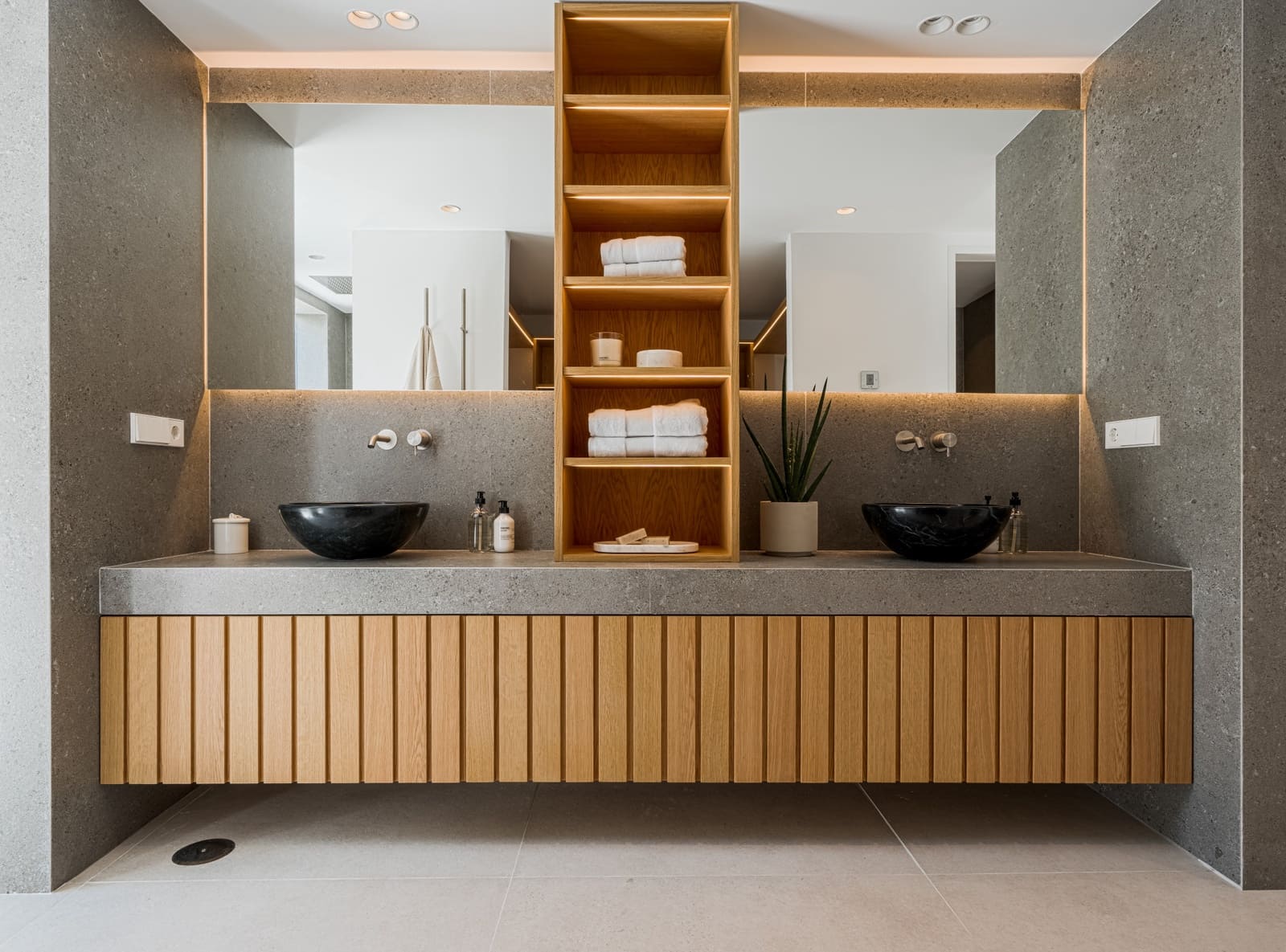 4 bedroom Villa for sale in Marbella with pool garage - € 2,995,000 (Ref: 9448311)