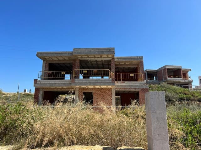 3 soveværelse Villa til salg i New Golden Mile, Estepona med swimmingpool garage - € 750.000 (Ref: 9448324)