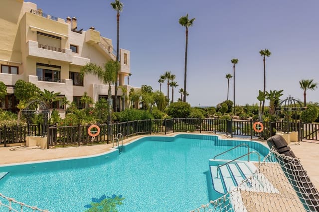 Apartamento de 3 habitaciones en Estepona en venta con piscina garaje - 1.395.000 € (Ref: 9448333)