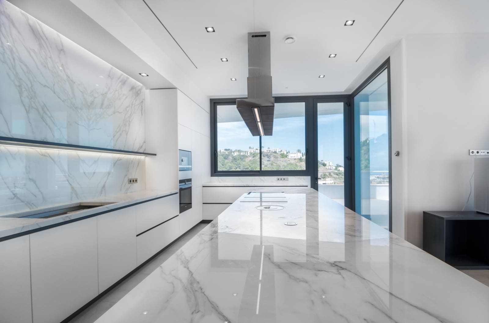 12 bedroom Villa for sale in Marbella with pool garage - € 12,700,000 (Ref: 9448341)