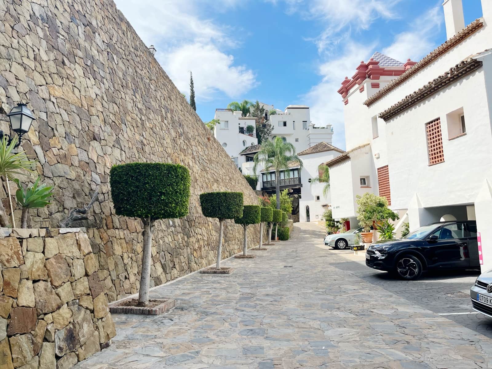 3 sypialnia Penthouse na sprzedaż w Marbella z basenem - 699 000 € (Ref: 9448348)