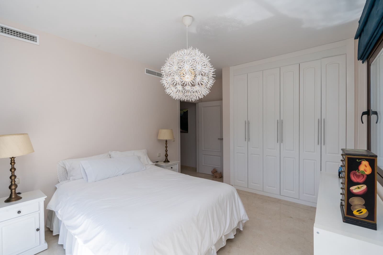 4 soveværelse Villa til salg i Marbella med swimmingpool garage - € 1.995.000 (Ref: 9448354)