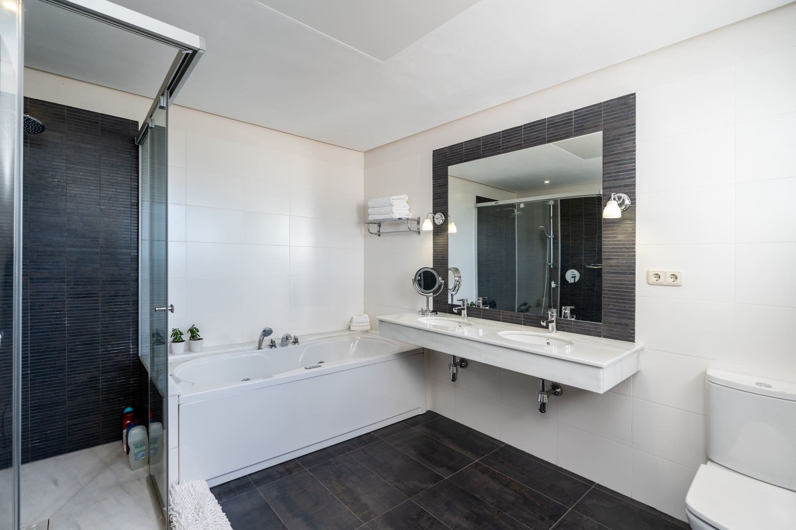 4 soveværelse Villa til salg i Marbella med swimmingpool garage - € 1.995.000 (Ref: 9448354)