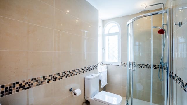 3 quarto Moradia para venda em Marbella com piscina garagem - 520 000 € (Ref: 9448359)