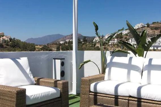 2 Zimmer Apartment zu verkaufen in La Quinta mit Pool Garage - 650.000 € (Ref: 9448362)