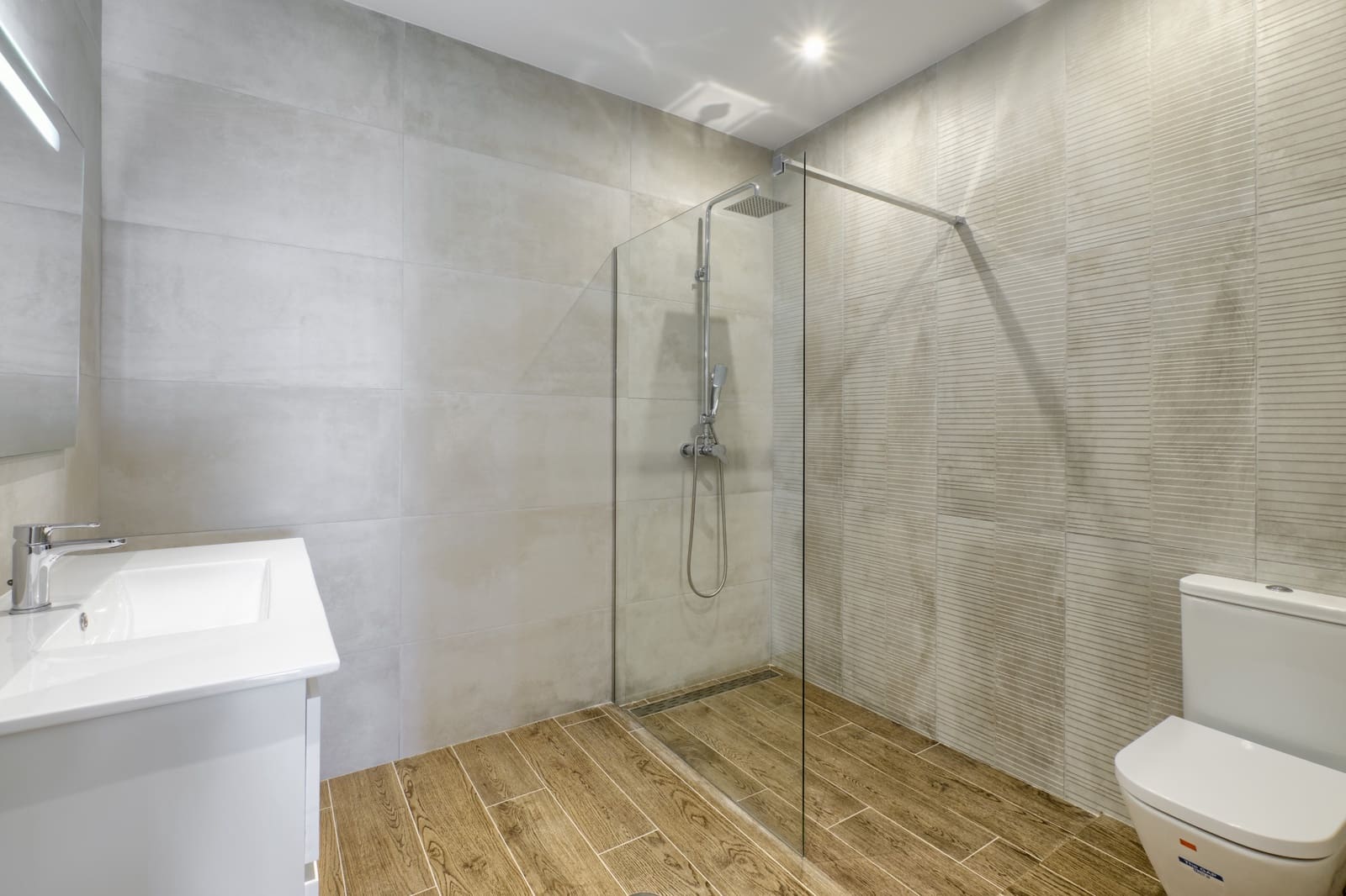 Apartamento de 3 habitaciones en Estepona en venta con piscina garaje - 719.000 € (Ref: 9448364)