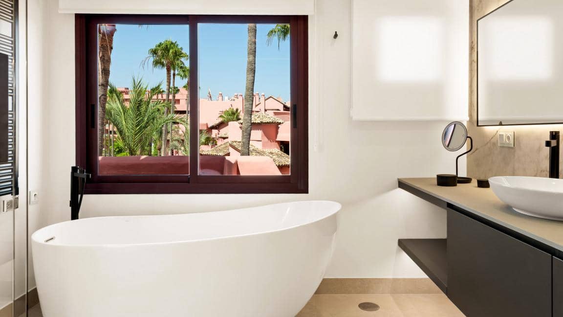 3 quarto Apartamento para venda em Estepona com piscina garagem - 1 995 000 € (Ref: 9448366)