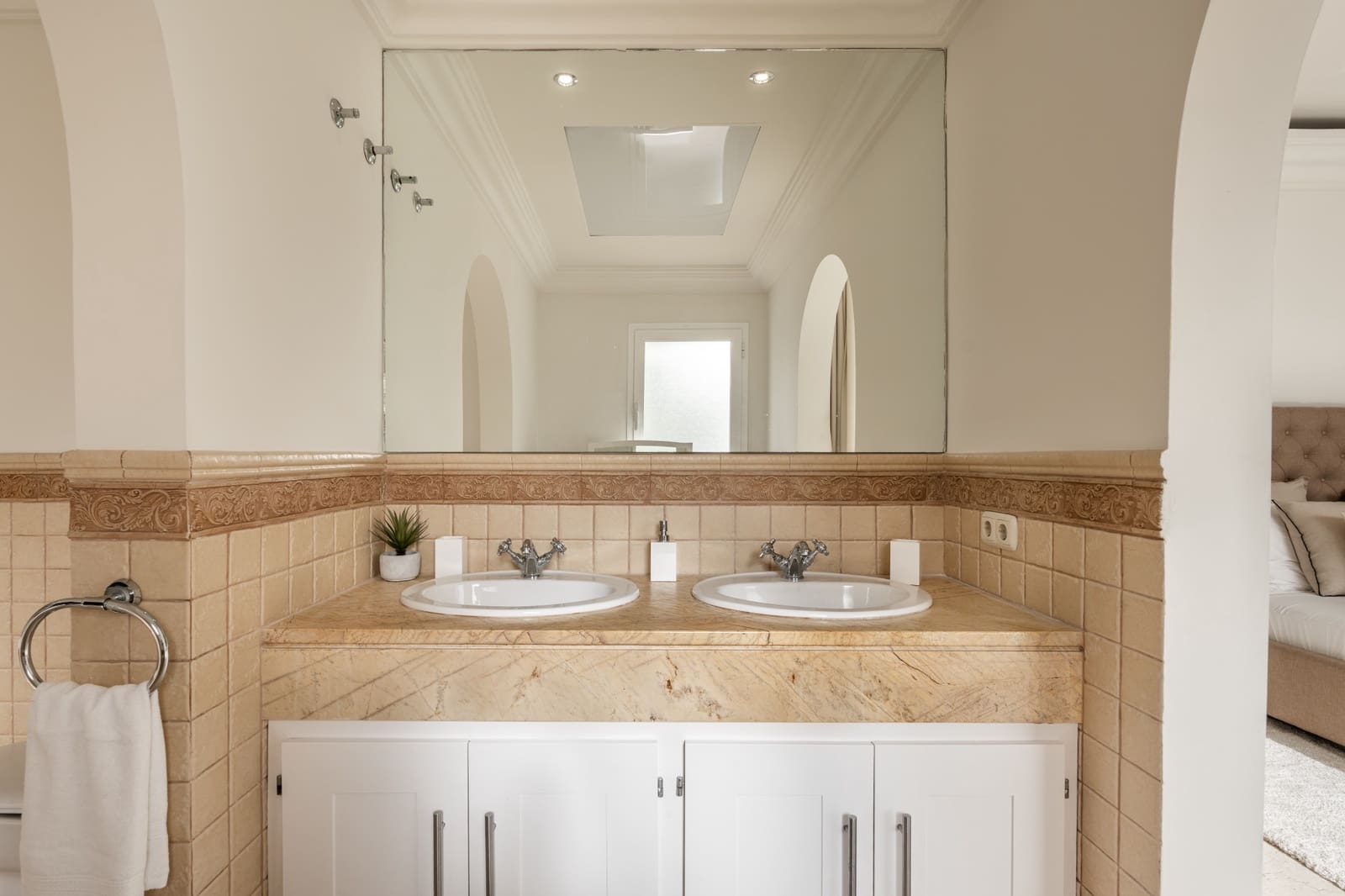 Chalet de 8 habitaciones en Marbella en venta - 1.890.000 € (Ref: 9448370)