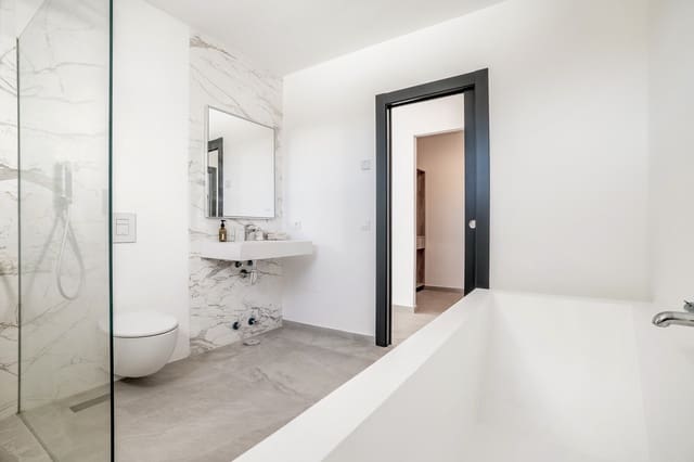 Chalet de 5 habitaciones en Marbella en venta con piscina garaje - 2.250.000 € (Ref: 9448372)