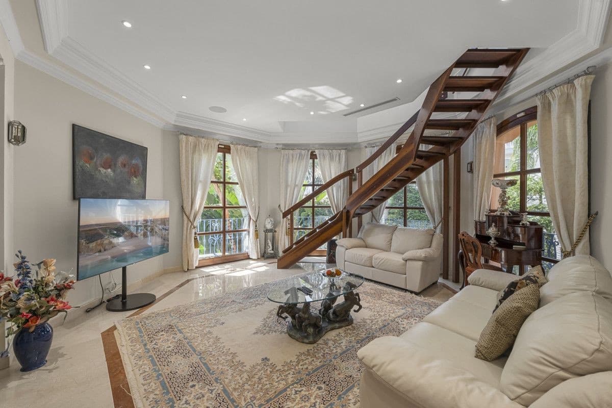 Chalet de 6 habitaciones en Nueva Andalucia en venta con piscina garaje - 8.500.000 € (Ref: 9448377)