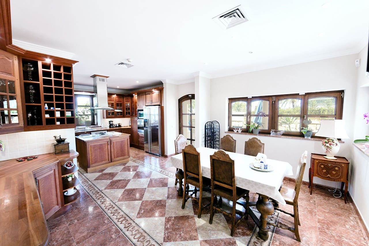 Chalet de 6 habitaciones en Nueva Andalucia en venta con piscina garaje - 8.500.000 € (Ref: 9448377)