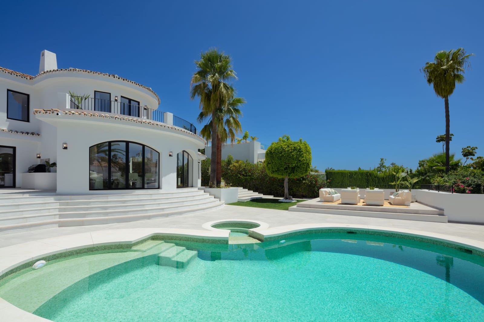 5 bedroom Villa for sale in Marbella with pool garage - € 3,895,000 (Ref: 9448383)