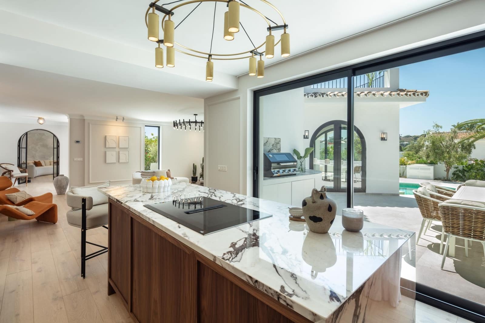 5 bedroom Villa for sale in Marbella with pool garage - € 3,895,000 (Ref: 9448383)