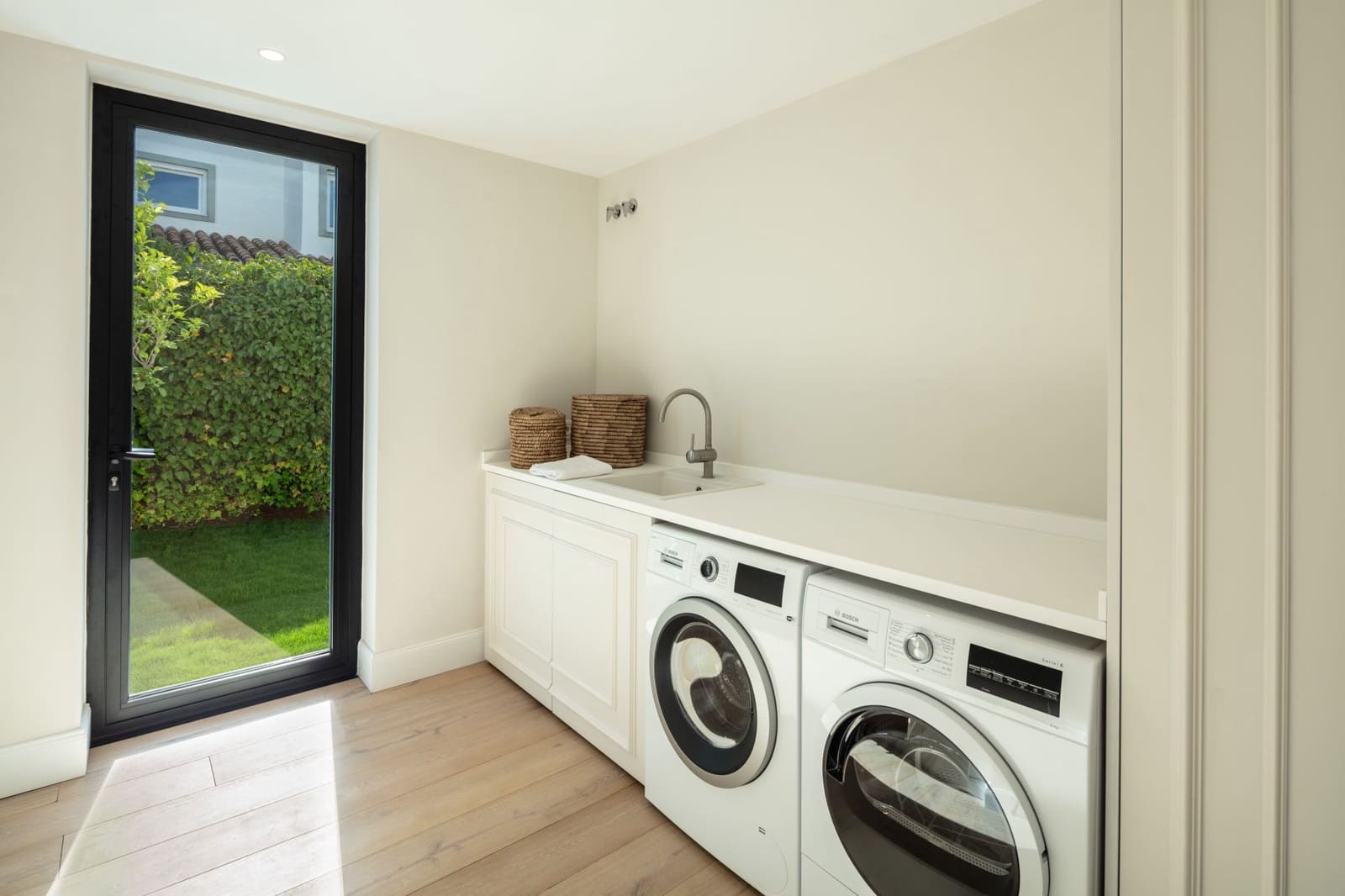 5 bedroom Villa for sale in Marbella with pool garage - € 3,895,000 (Ref: 9448383)