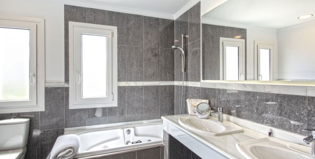 4 camera da letto Villa in vendita in Estepona con piscina garage - 815.000 € (Rif: 9448391)