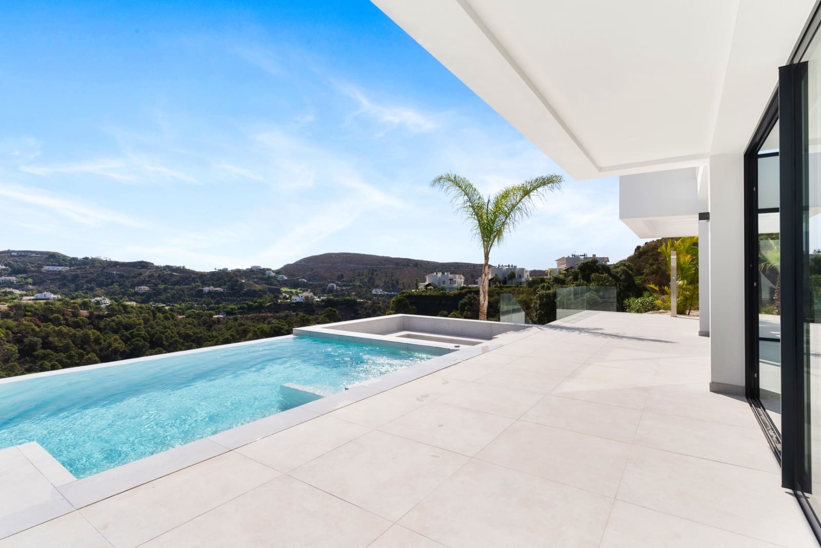 Chalet de 5 habitaciones en Marbella en venta con piscina garaje - 2.450.000 € (Ref: 9448421)