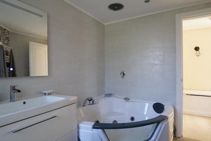 6 sovrum Villa till salu i Nueva Andalucia med pool garage - 1 100 000 € (Ref: 9506987)