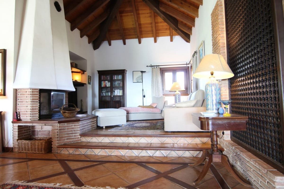 5 bedroom Villa for sale in Benahavis with pool garage - € 2,900,000 (Ref: 9506988)