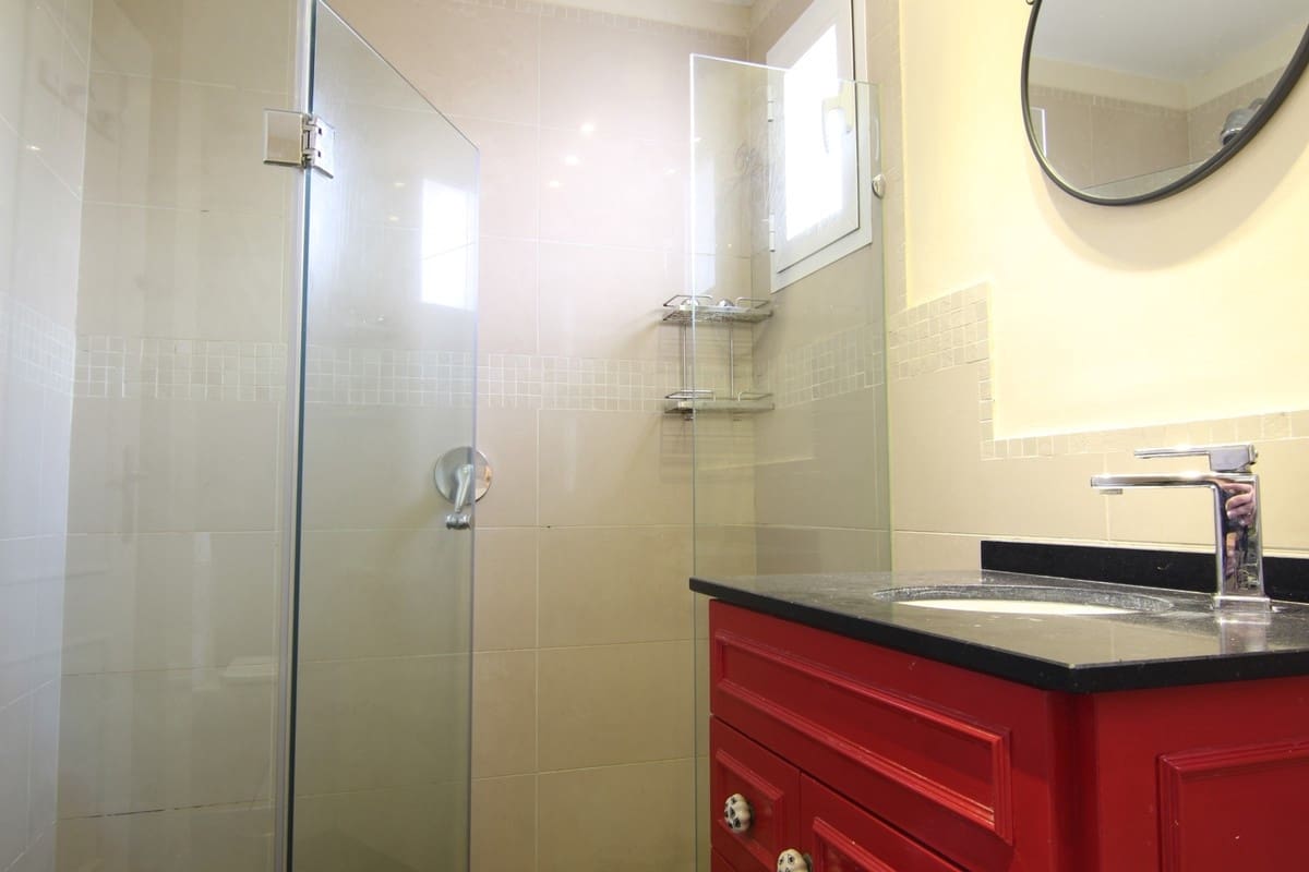 3 chambre Appartement à vendre à Nueva Andalucia avec piscine garage - 339 000 € (Ref: 9506990)