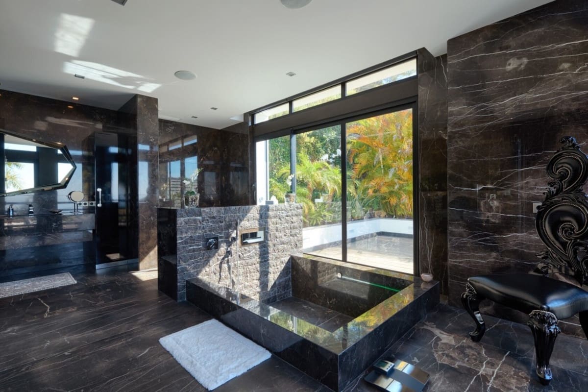 8 bedroom Villa for sale in Marbella with pool garage - € 5,900,000 (Ref: 9506993)