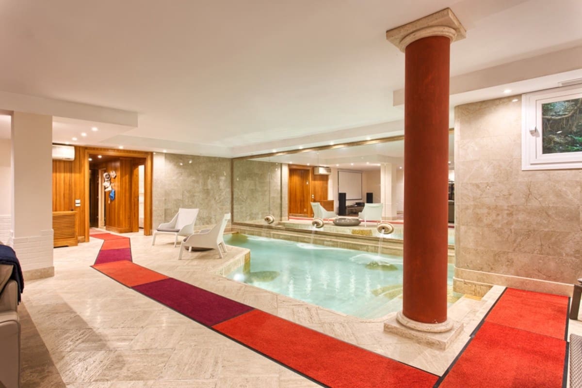 5 bedroom Villa for sale in Marbella with pool garage - € 2,900,000 (Ref: 9506994)