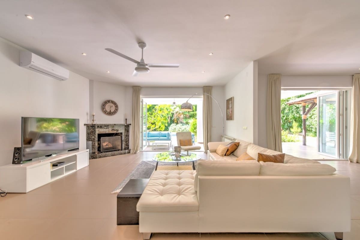 4 bedroom Villa for sale in Marbella with pool - € 1,399,000 (Ref: 9506999)