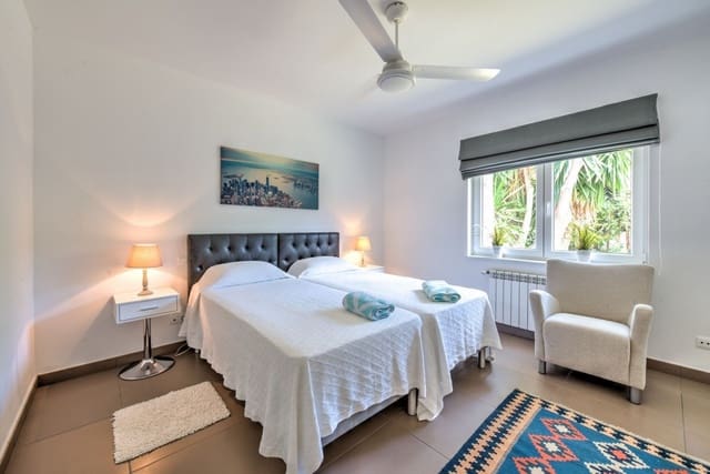 4 bedroom Villa for sale in Marbella with pool - € 1,399,000 (Ref: 9506999)