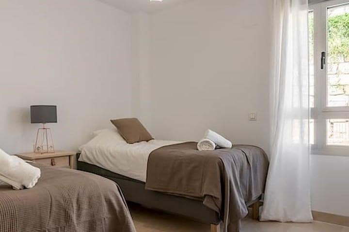 3 bedroom Apartment for sale in Benahavis with pool garage - € 520,000 (Ref: 9507001)