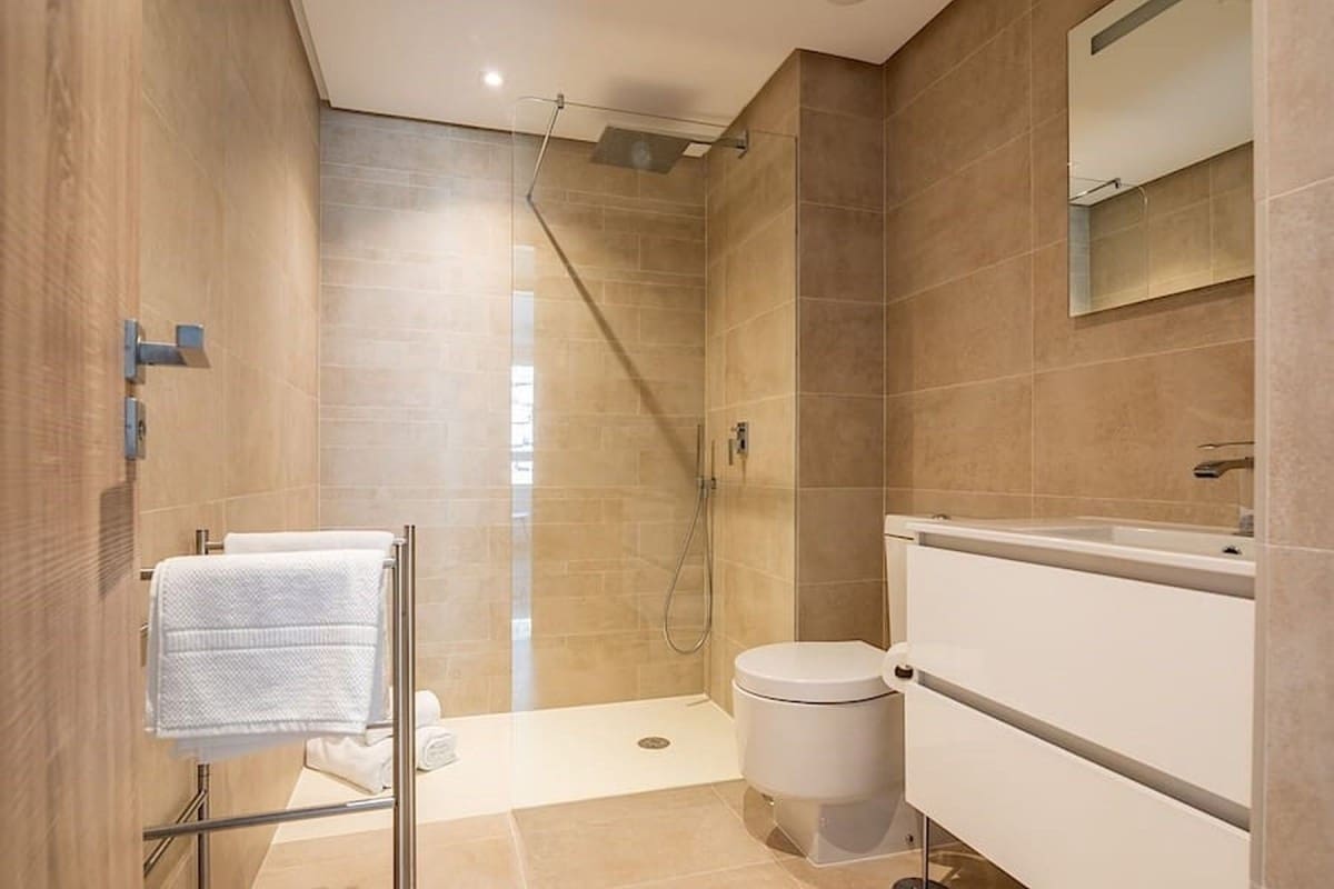 3 bedroom Apartment for sale in Benahavis with pool garage - € 520,000 (Ref: 9507001)