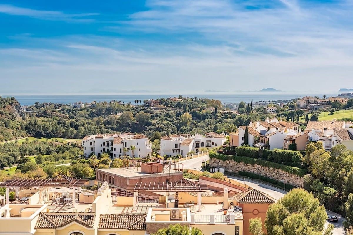 3 bedroom Apartment for sale in Benahavis with pool garage - € 520,000 (Ref: 9507001)