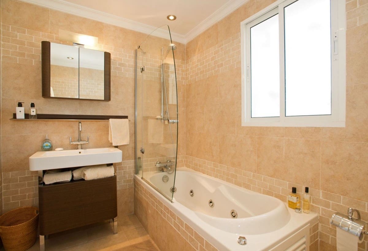 4 slaapkamer Villa te koop in Marbella met zwembad garage - € 1.245.000 (Ref: 9507003)