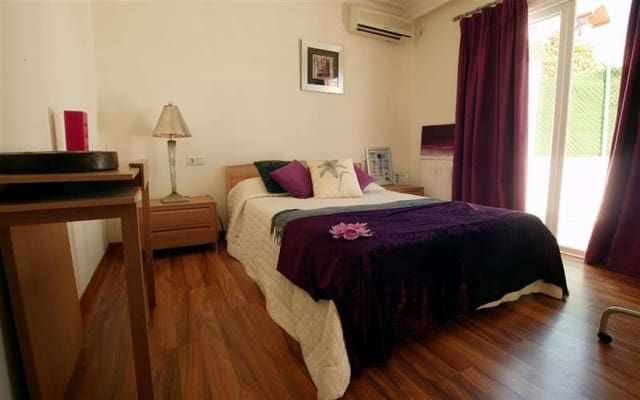 4 sypialnia Willa na sprzedaż w Marbella z basenem garażem - 995 000 € (Ref: 9507004)